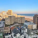 Escape To Raleigh Ave Glamour - Steps To The Beach