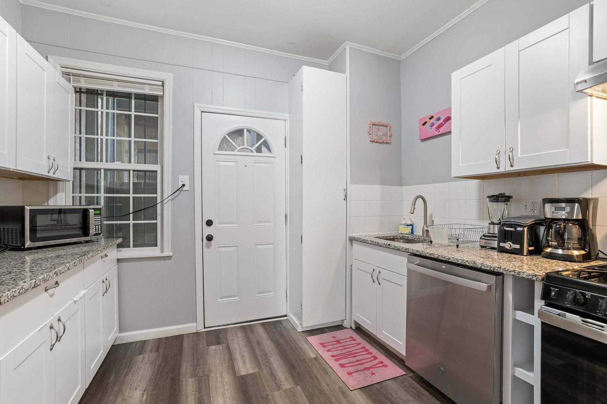 Holiday home Escape To Raleigh Ave Glamour - Steps To The *