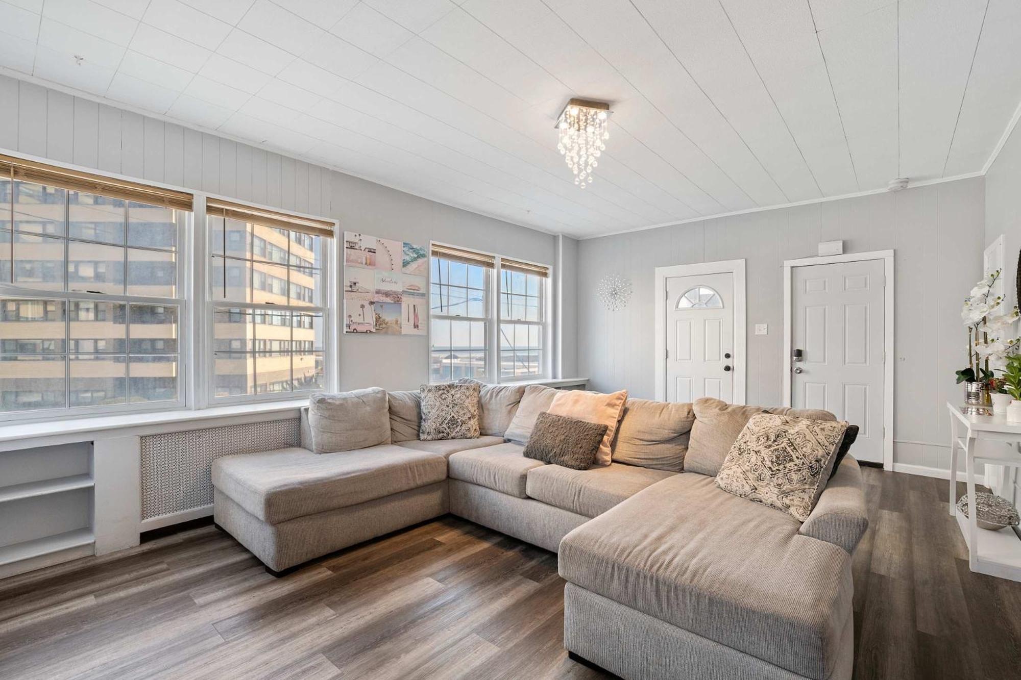 Holiday home Escape To Raleigh Ave Glamour - Steps To The