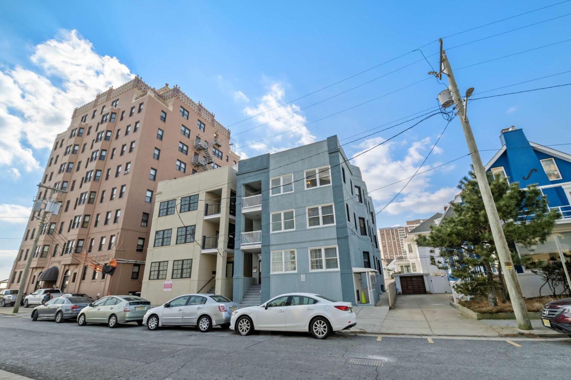 Escape To Raleigh Ave Glamour - Steps To The * Atlantic City
